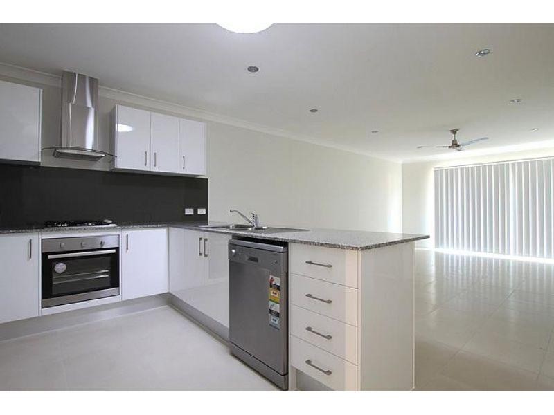 1/8 Lotus Avenue, Bellmere QLD 4510