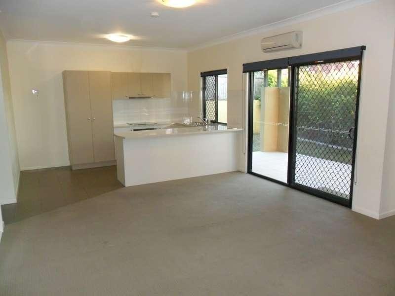 8/3 Swordgrass Court, Kallangur QLD 4503