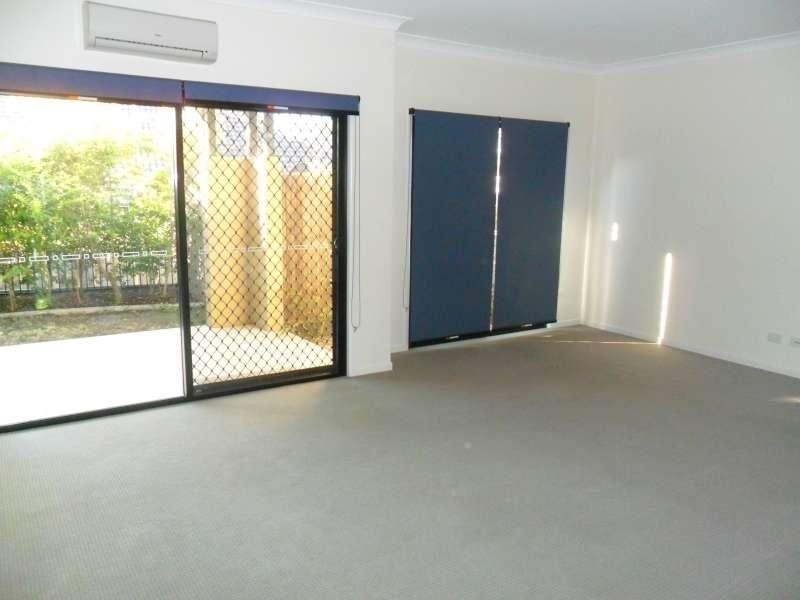 8/3 Swordgrass Court, Kallangur QLD 4503