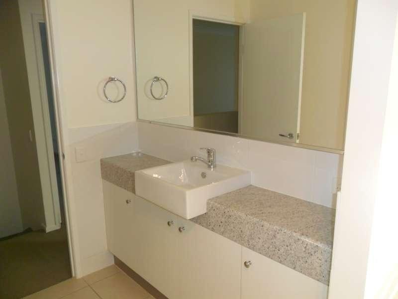 8/3 Swordgrass Court, Kallangur QLD 4503