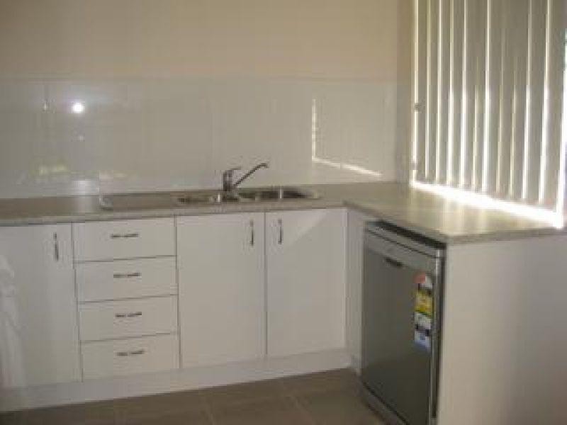 2/10 Elle Court, Cashmere QLD 4500