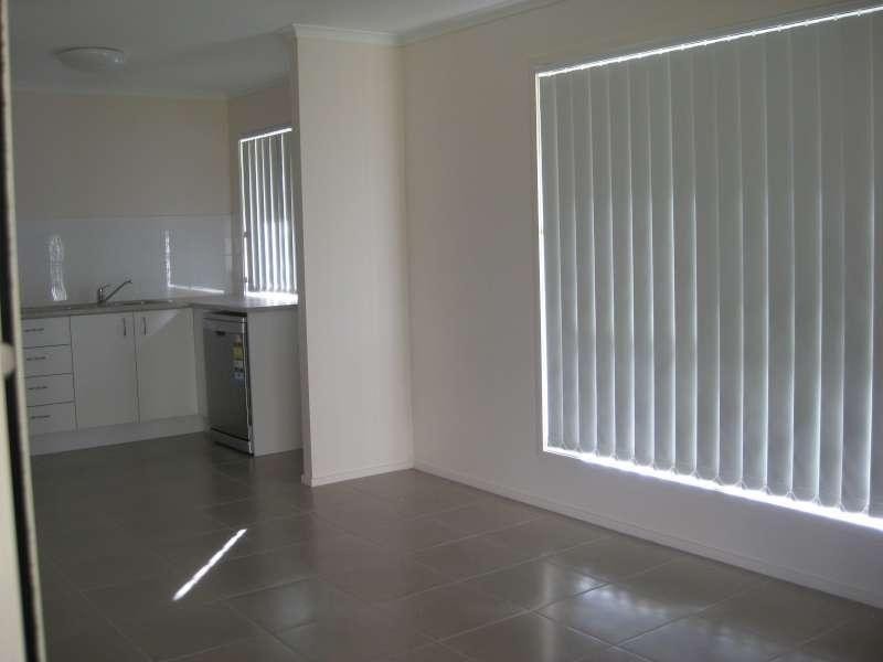 2/10 Elle Court, Cashmere QLD 4500