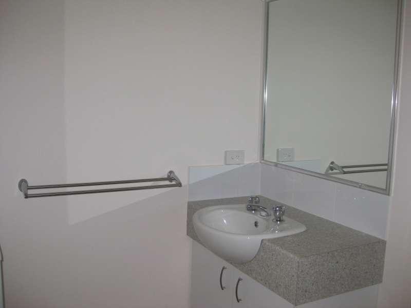 2/10 Elle Court, Cashmere QLD 4500