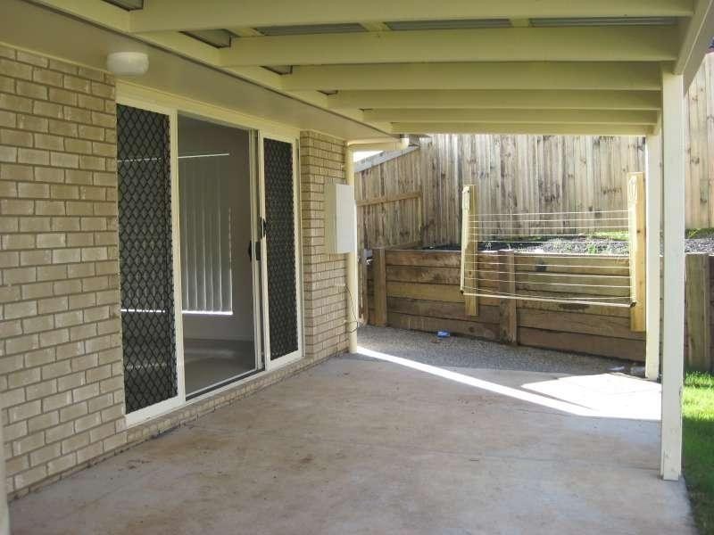 2/10 Elle Court, Cashmere QLD 4500