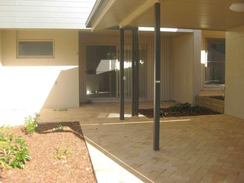 15/118-120 Elizabeth Avenue (Cnr Gerald Avenue), Clontarf QLD 4019