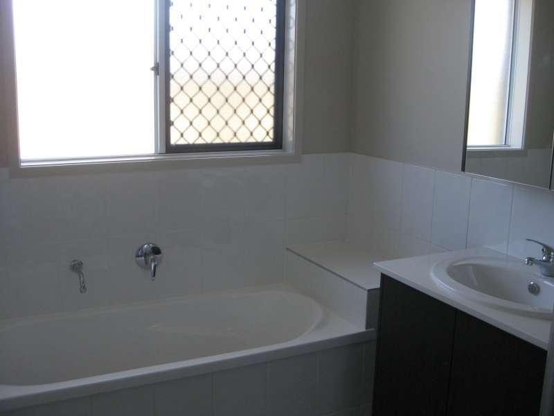 12 Yarrow Circuit, Griffin QLD 4503