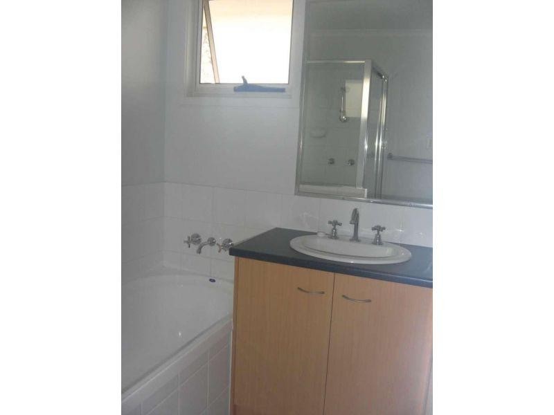 2/6 Station Road, Burpengary QLD 4505