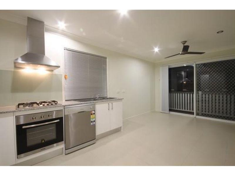 2/4 Gabrielle Court, Kallangur QLD 4503