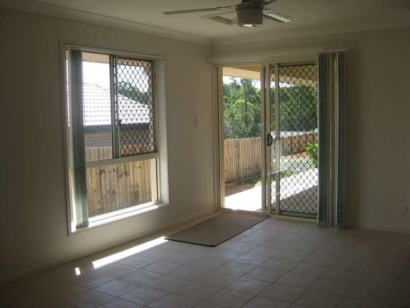 2/17 Burns Parade, Kallangur QLD 4503