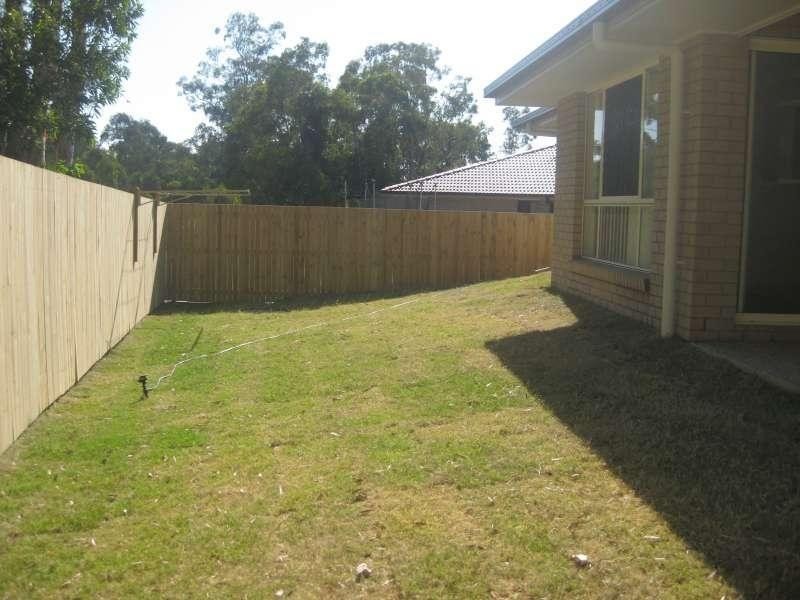 1/5 Caitlin Court, Kallangur QLD 4503