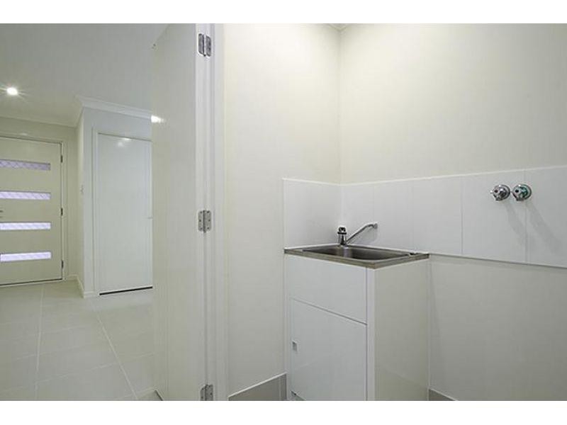 2/6 Amberton Street, Caboolture QLD 4510