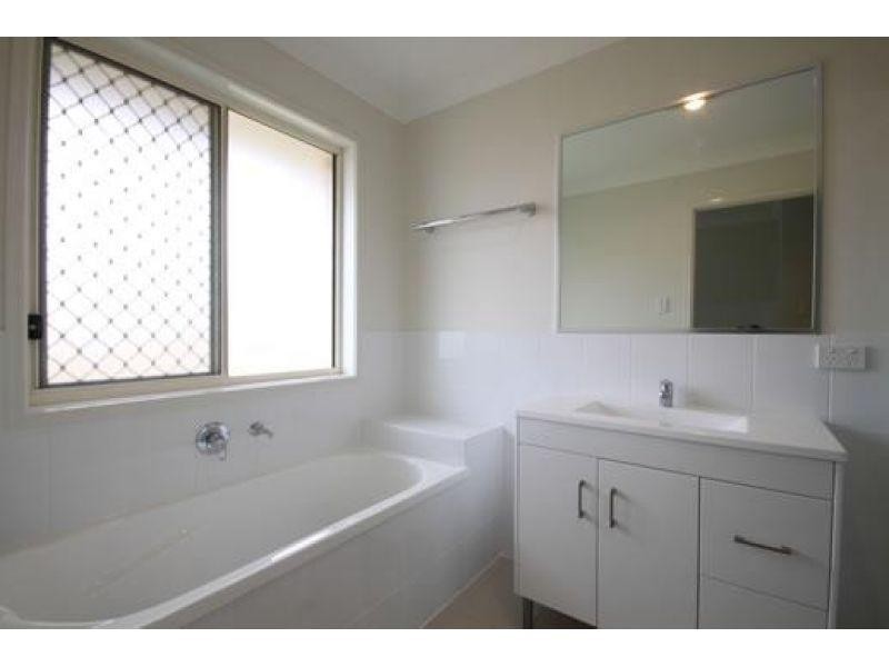 1/8 Quartz Crescent, Mango Hill QLD 4509