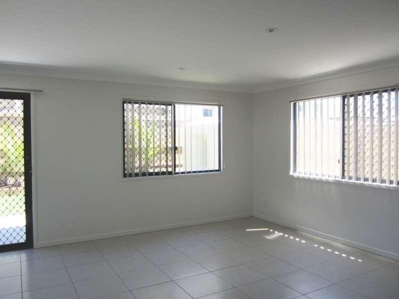 2 Riviera Crescent, North Lakes QLD 4509