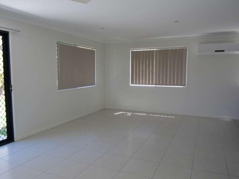 2 Riviera Crescent, North Lakes QLD 4509