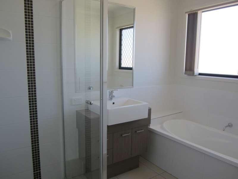 2 Riviera Crescent, North Lakes QLD 4509