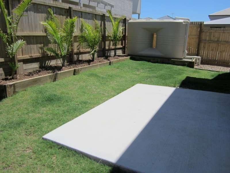 2 Riviera Crescent, North Lakes QLD 4509