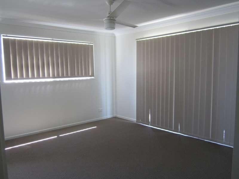 2 Riviera Crescent, North Lakes QLD 4509