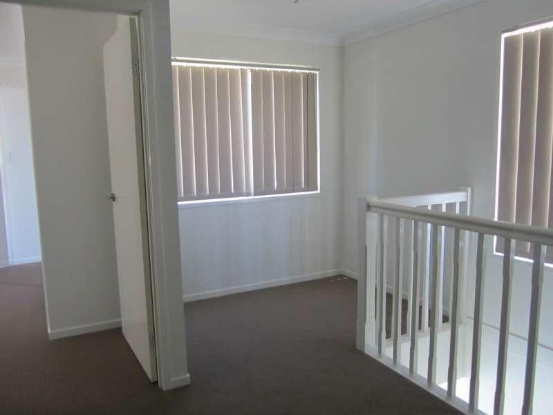 2 Riviera Crescent, North Lakes QLD 4509