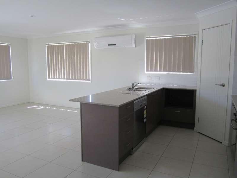 2 Riviera Crescent, North Lakes QLD 4509