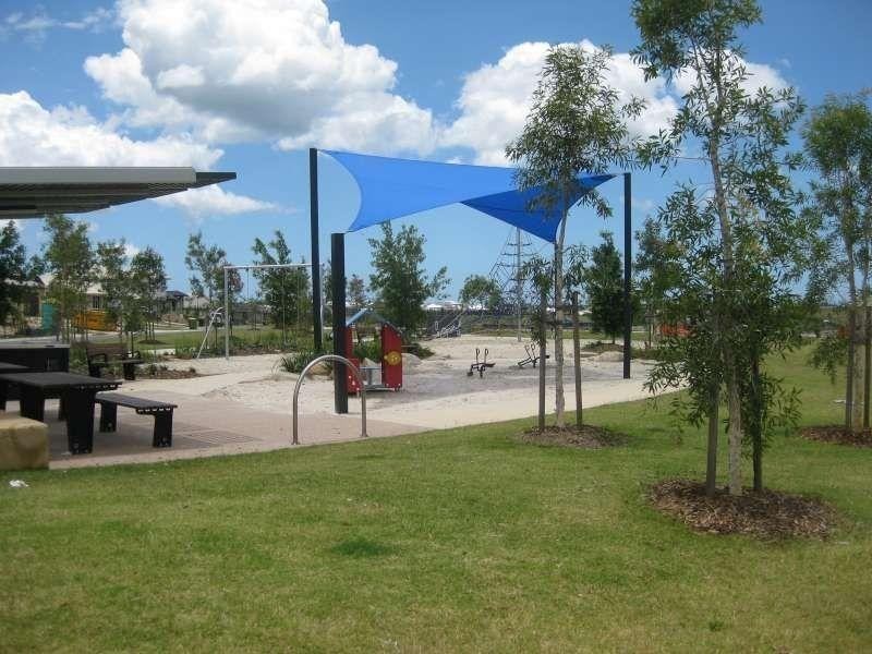 2 Riviera Crescent, North Lakes QLD 4509