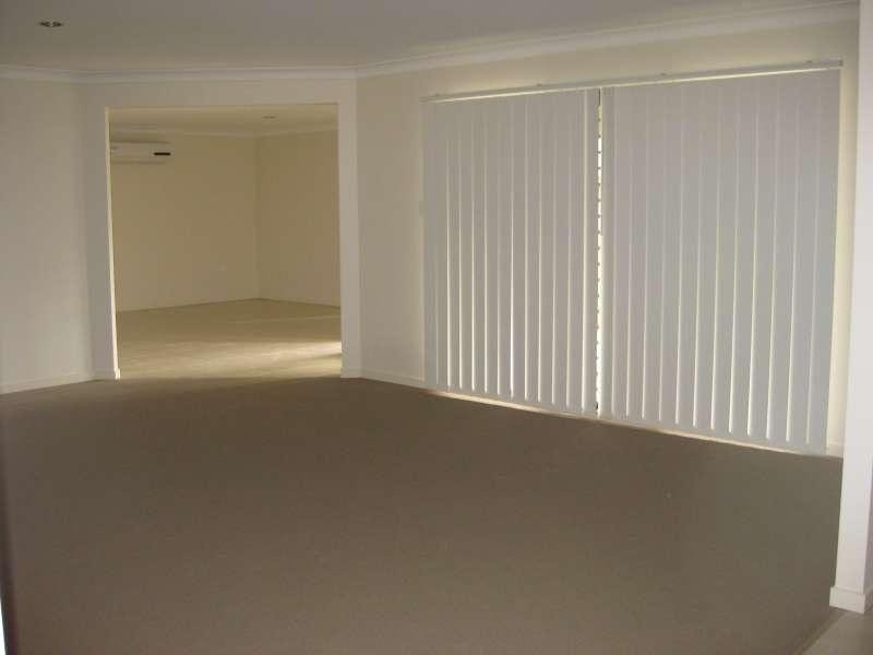 4 Bangalow Street, Morayfield QLD 4506