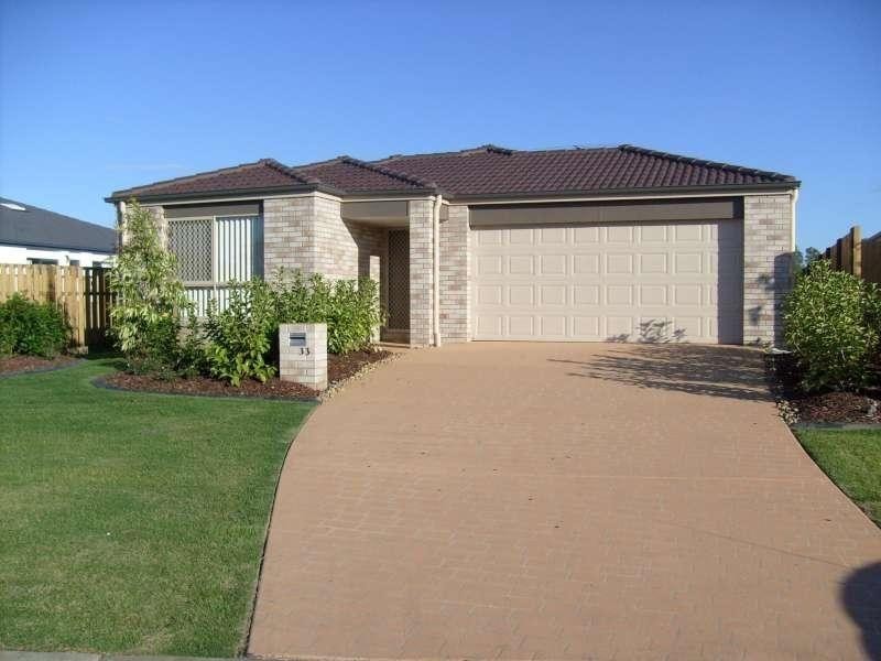 33 Hollywood Avenue, Bellmere QLD 4510
