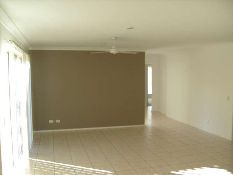 33 Hollywood Avenue, Bellmere QLD 4510