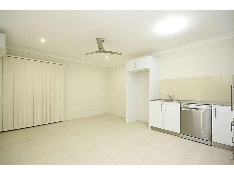 2/18 Braxlaw Crescent, Dakabin QLD 4503