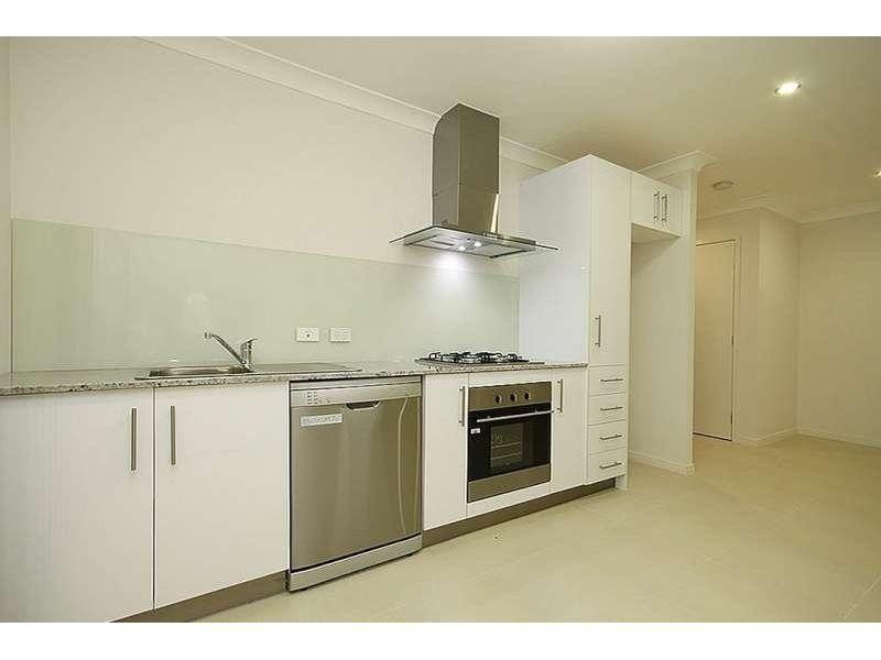 2/18 Toby Close, Kallangur QLD 4503