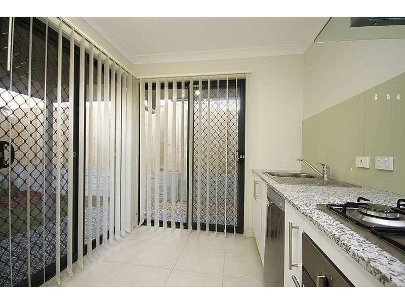 2/24 Montree Circuit, Kallangur QLD 4503