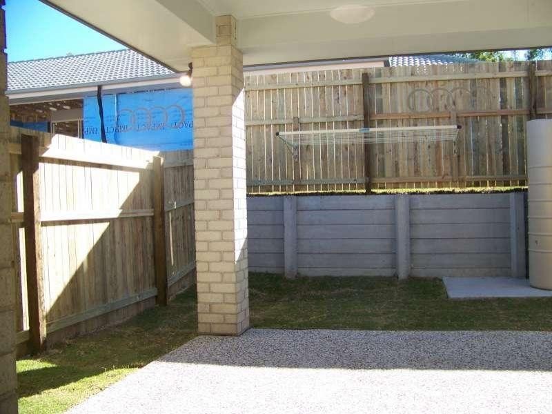 2/33 Montree Circuit, Kallangur QLD 4503