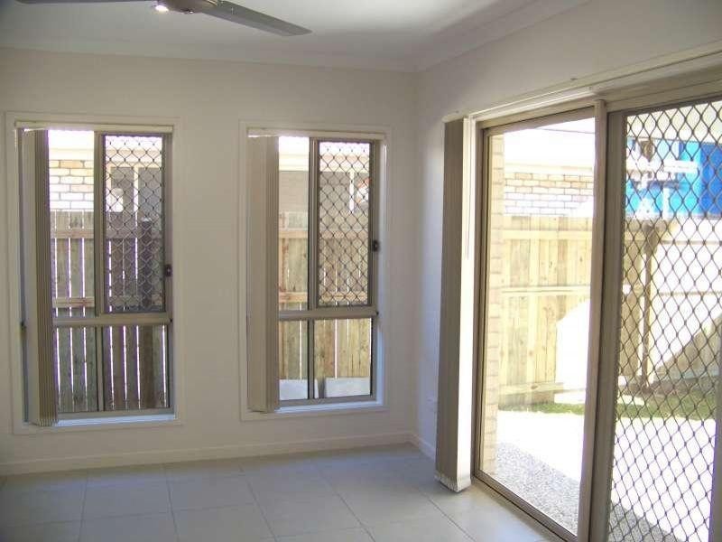 2/33 Montree Circuit, Kallangur QLD 4503