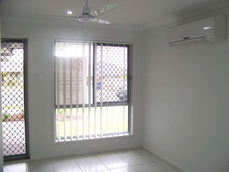 2/5 Mia Court, Morayfield QLD 4506