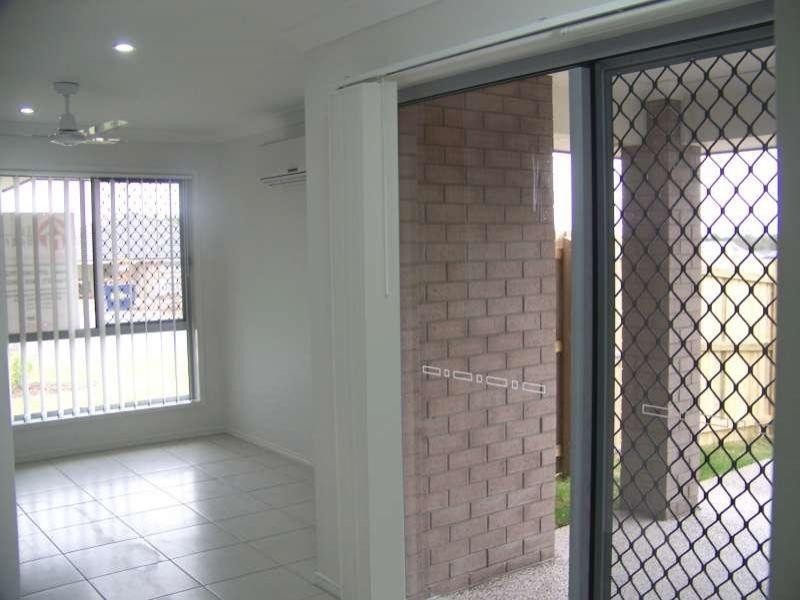 2/5 Mia Court, Morayfield QLD 4506