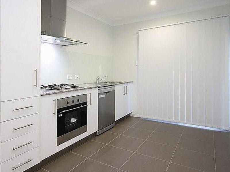 2/27 Montree Circuit, Kallangur QLD 4503