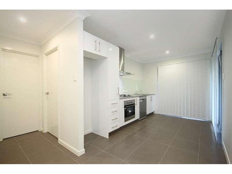 2/27 Montree Circuit, Kallangur QLD 4503