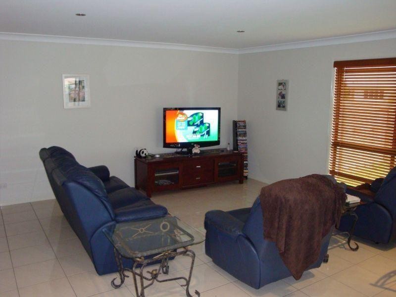276 Bestmann Road, Sandstone Point QLD 4511