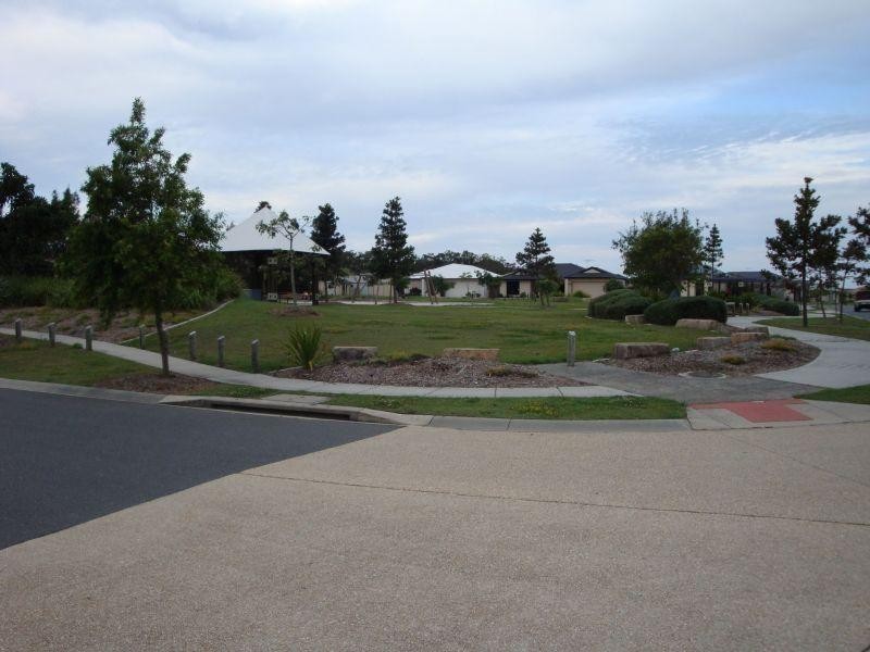 276 Bestmann Road, Sandstone Point QLD 4511