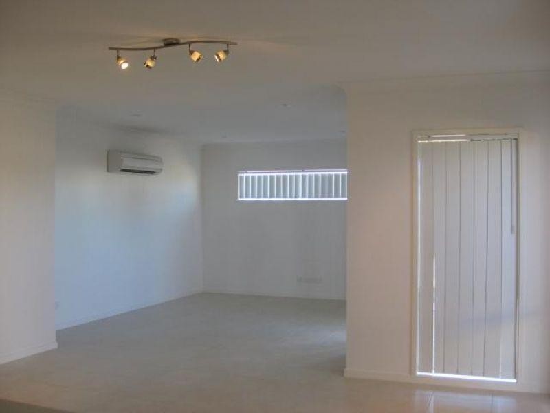 6 Sears Parade, North Lakes QLD 4509