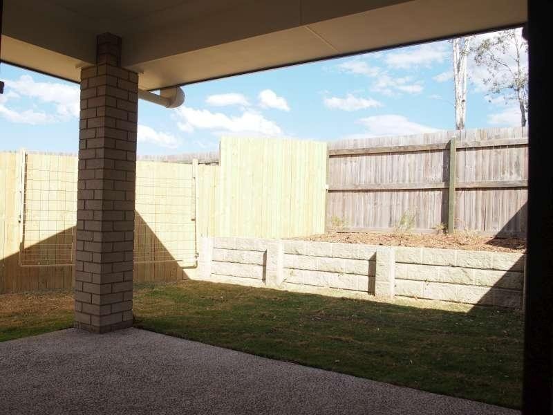 2/7 Crocodile Avenue, Morayfield QLD 4506