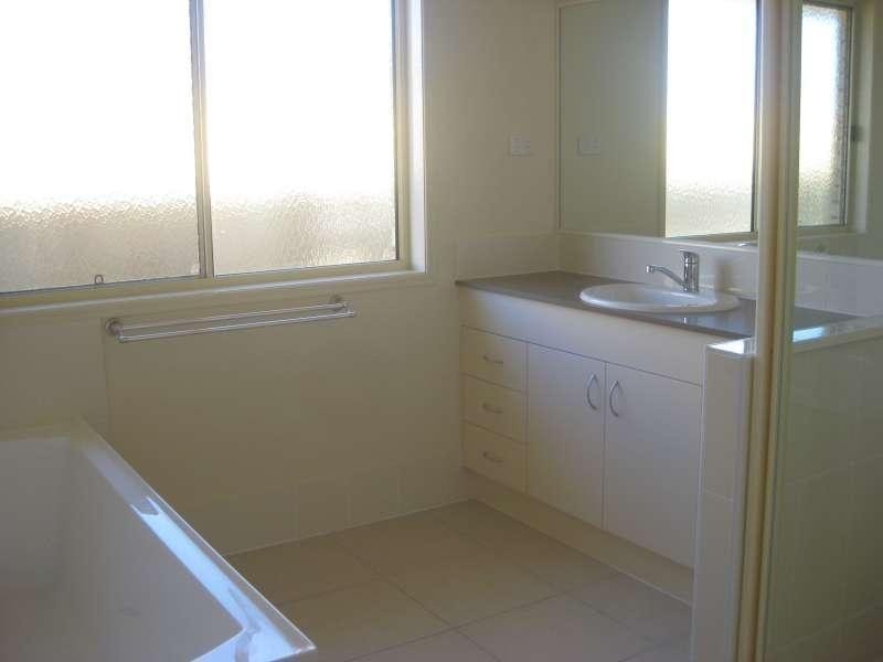 8 Dear Place, Bellmere QLD 4510