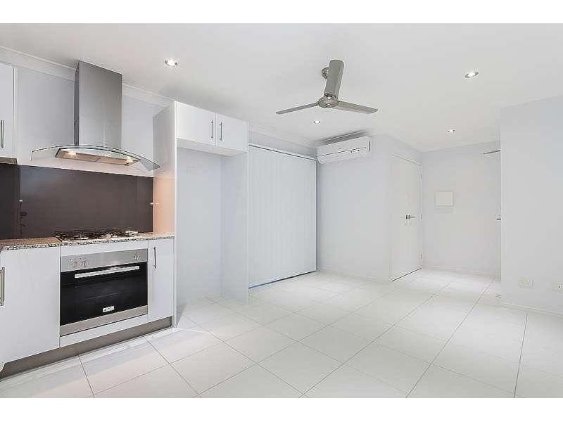 2/7 Applewood Court, Kallangur QLD 4503