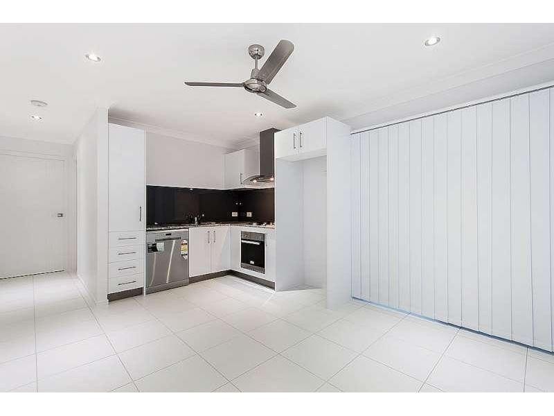 2/7 Applewood Court, Kallangur QLD 4503