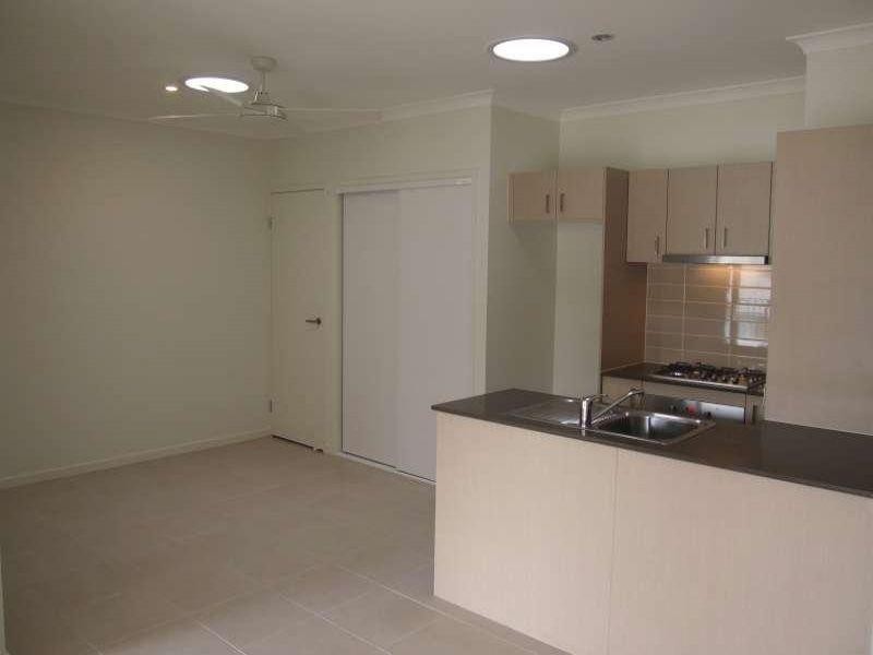 2/14 Montree Circuit, Kallangur QLD 4503