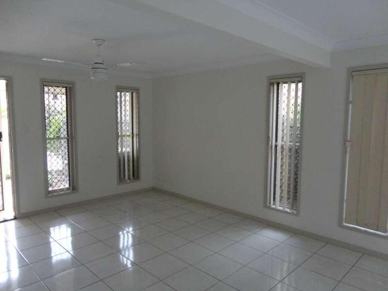 4/2 Station Road, Burpengary QLD 4505