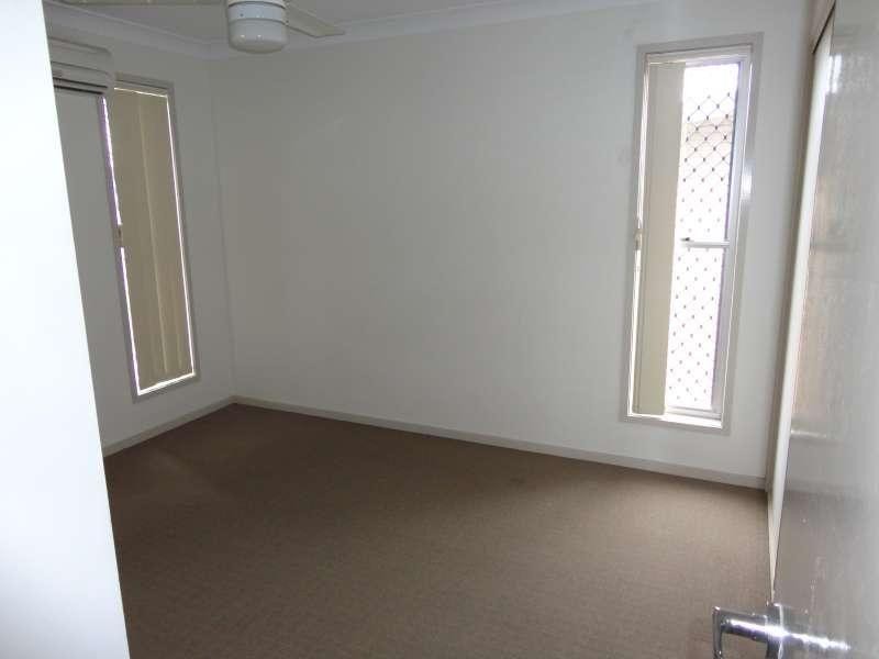 4/2 Station Road, Burpengary QLD 4505