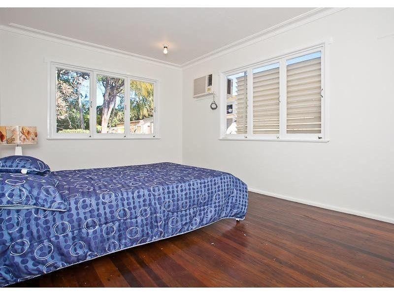 13A Herbert Street, Scarborough QLD 4020