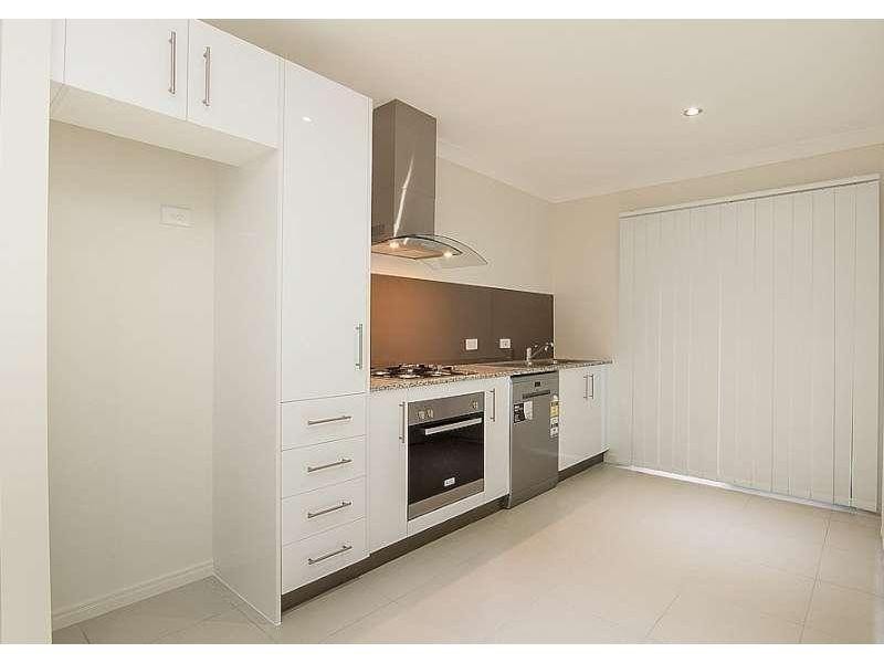 2/17 Montree Circuit, Kallangur QLD 4503