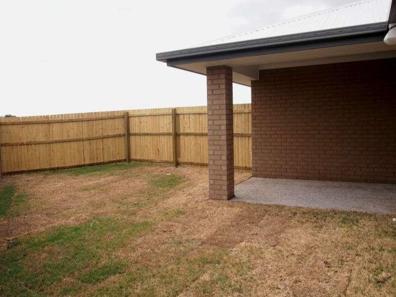 2/2 Retreat Crescent, Narangba QLD 4504