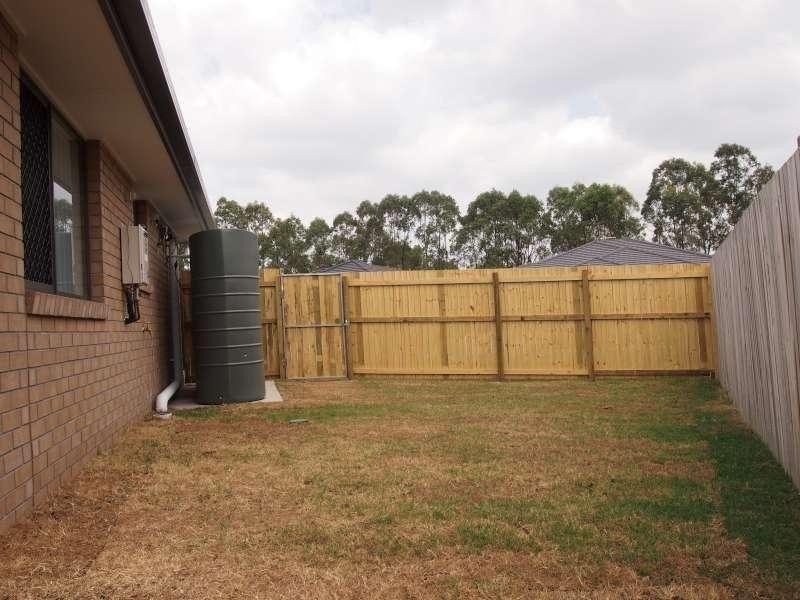 2/2 Retreat Crescent, Narangba QLD 4504